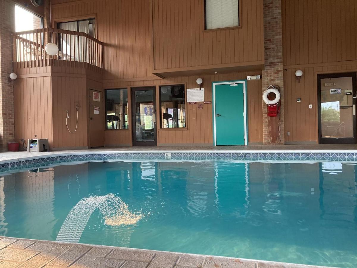 Royal Inn Suites Huntington Buitenkant foto