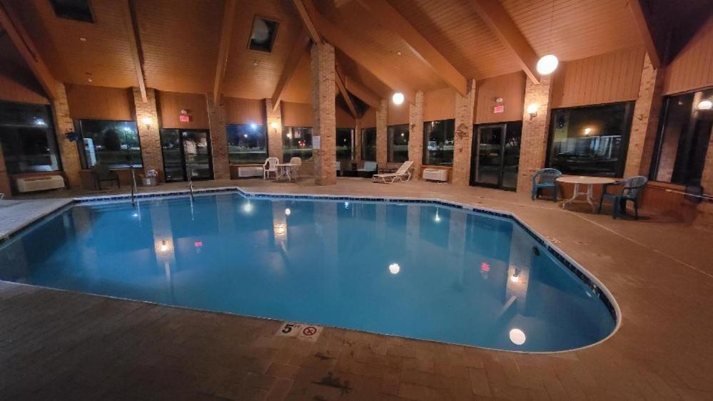 Royal Inn Suites Huntington Buitenkant foto
