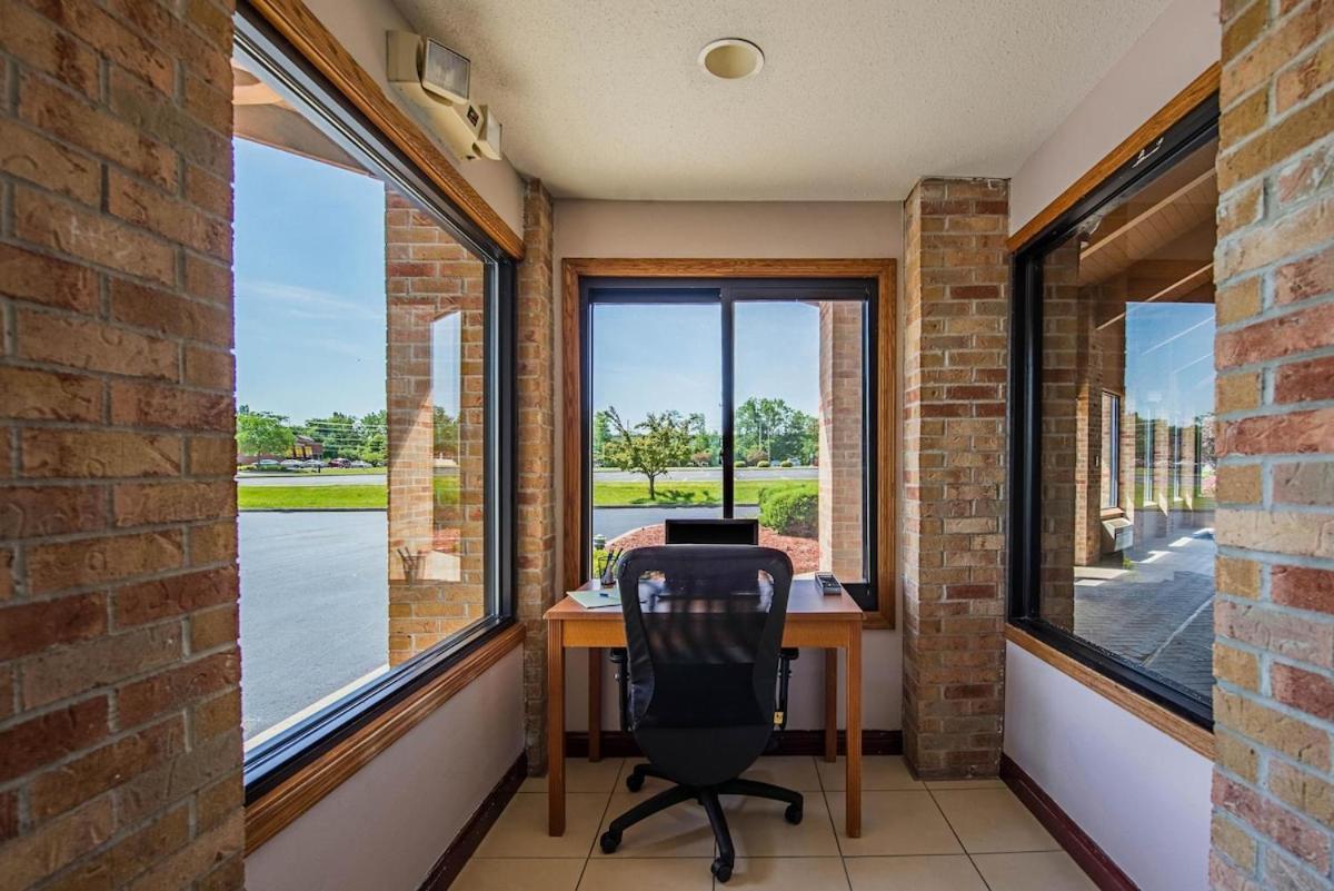 Royal Inn Suites Huntington Buitenkant foto