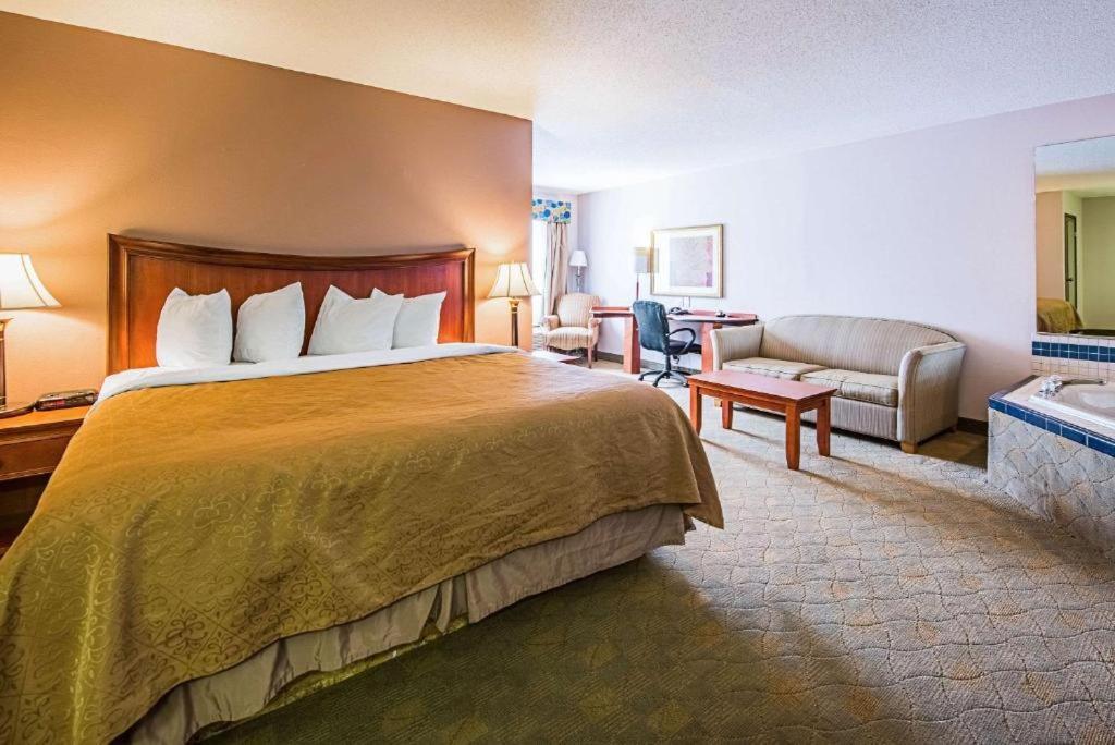 Royal Inn Suites Huntington Buitenkant foto