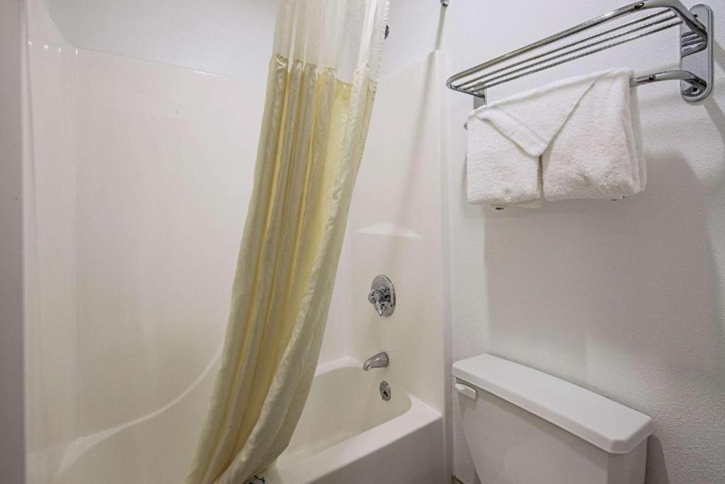 Royal Inn Suites Huntington Buitenkant foto