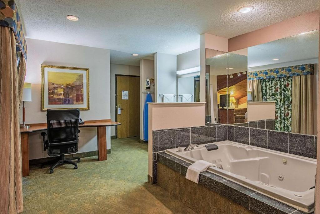Royal Inn Suites Huntington Buitenkant foto