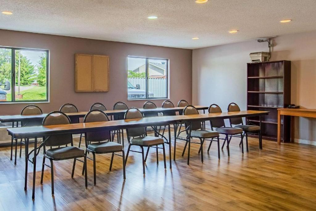 Royal Inn Suites Huntington Buitenkant foto