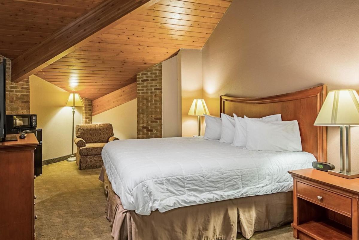 Royal Inn Suites Huntington Buitenkant foto