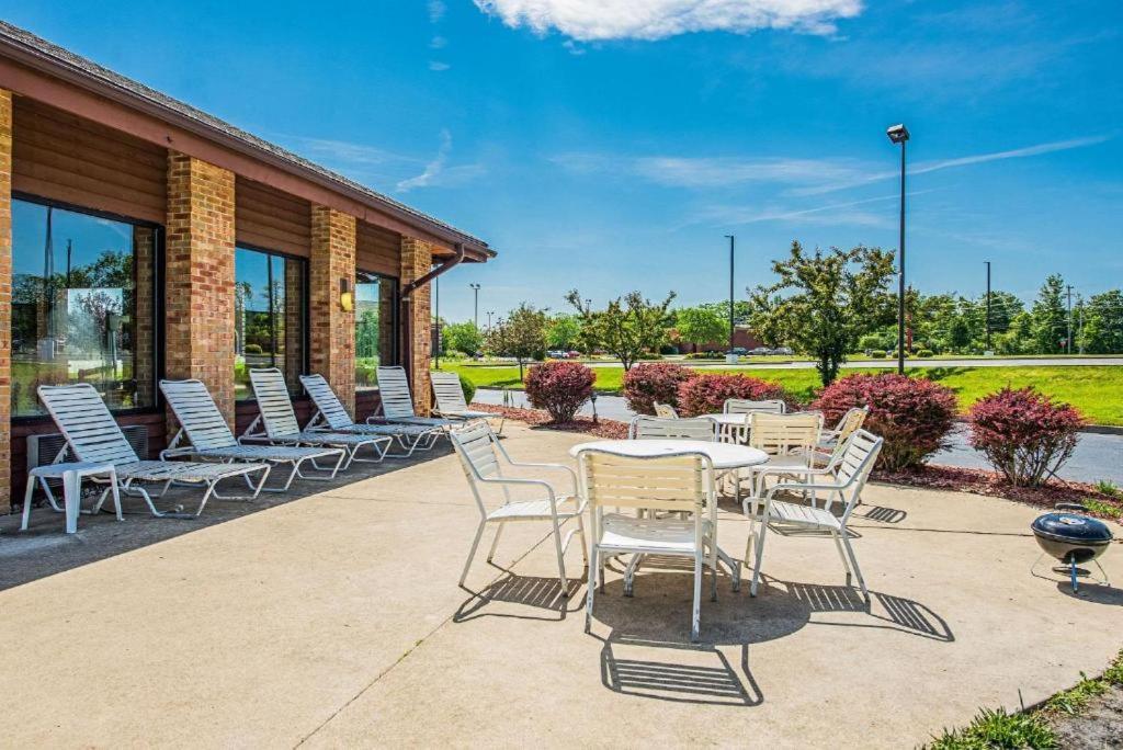 Royal Inn Suites Huntington Buitenkant foto