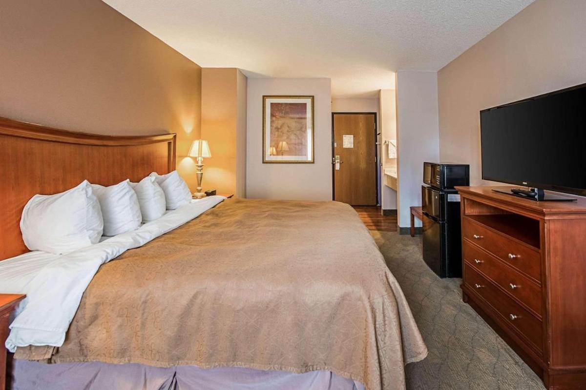 Royal Inn Suites Huntington Buitenkant foto