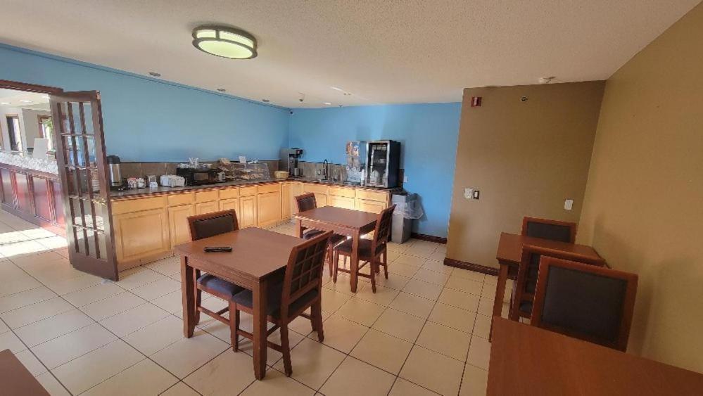 Royal Inn Suites Huntington Buitenkant foto