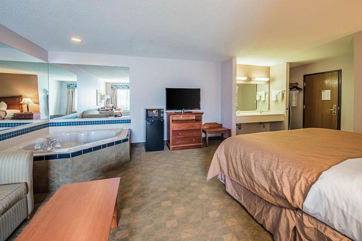 Royal Inn Suites Huntington Buitenkant foto