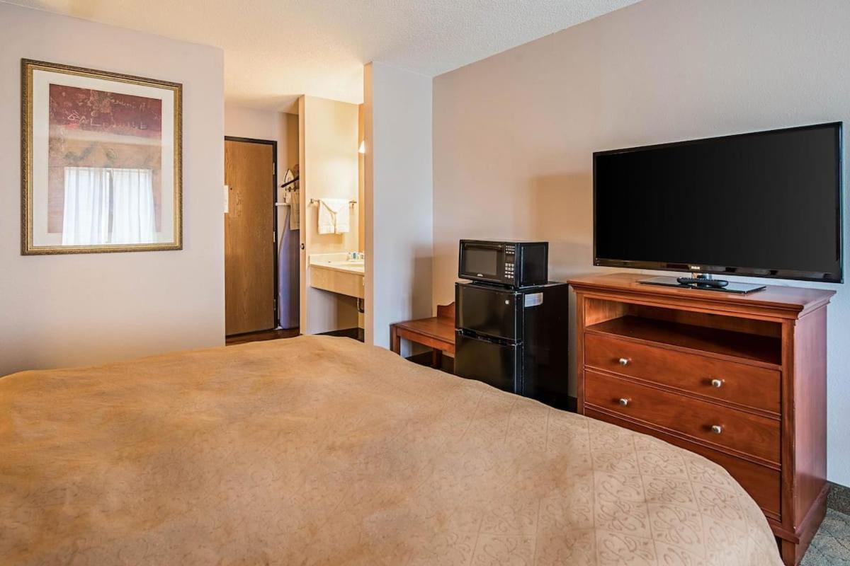 Royal Inn Suites Huntington Buitenkant foto